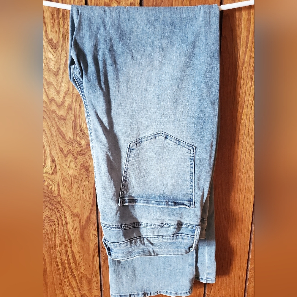 Curves 360 By NYDJ light Wash Jeans